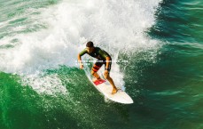 壹号娱乐官网-利物浦后卫受伤，球队缺乏稳定性，利物浦主力中后卫是谁